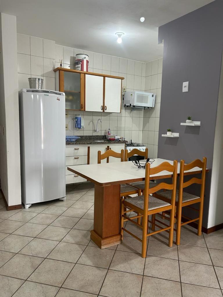 Apto Com Churrasqueira - 60 Metros Do Mar!!! Canasvieiras Florianópolis 外观 照片